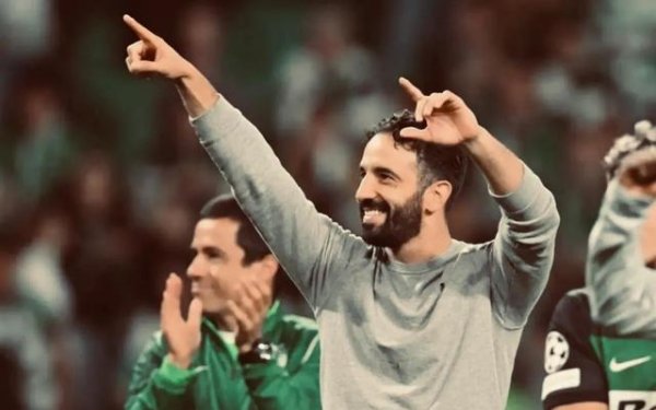 顺配网 阿莫林的眼神已无光，曼联的疲态恰是最好的印证